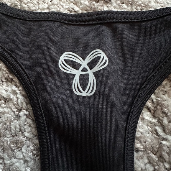 2x TNA Sportswear Tank Tops - Picture 3 of 7